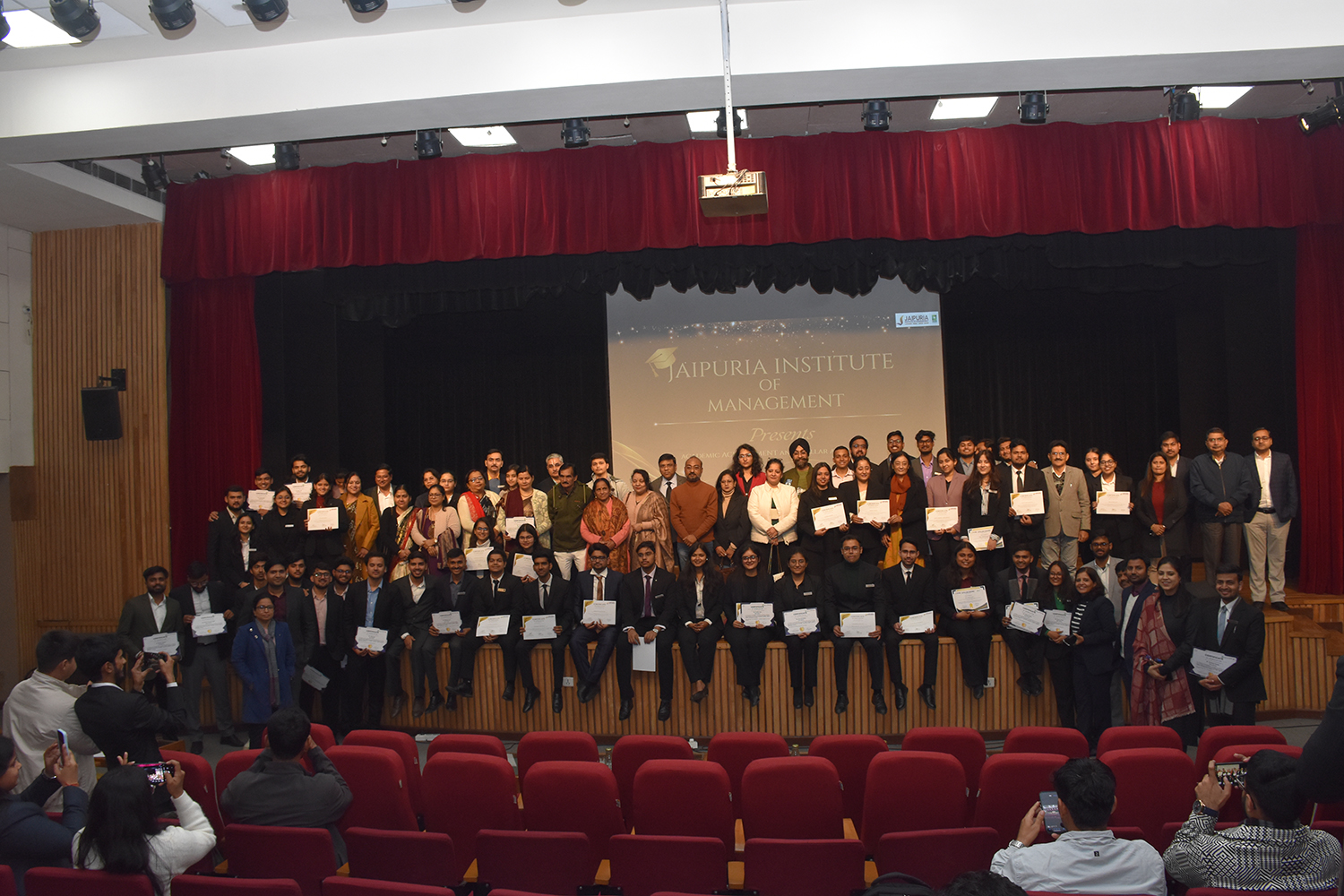 Convocation group photograph at Jaipuria Institute of Management, Lucknow